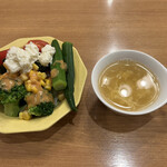 Biggu Boi - サラダバーとスープバーの中華スープ
