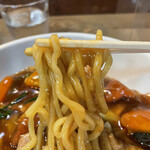 Minnanodaidokorogaryuushokudou - 太麺に甘ピリ辛の餡が絡みます。