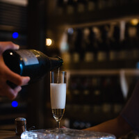 季節のメニューに合わせたワインと日本酒のペアリング