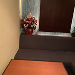 アイニーク - ボックス席に飾られた上品で美しい祝花