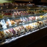 欧風菓子工房シャウムクレーム - 2013.03.10 店内（ケーキのショーケース）