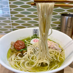 鶯屋 - 塩ラーメン 800円+トッピング梅しそ 150円 