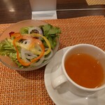 洋食レストラン ジョイア - サラダのドレッシングもちょろっとしかかけてない(-_-;)
