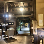 山しのぶ - 玄関をパシャリ