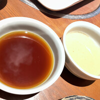 飛騨牛一頭家 馬喰一代 銀座 - ポン酢と胡麻だれ