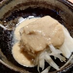 瑳こう - 豆腐をゴマダレで食べること自体珍しいのに、その上に炊いた大根とゴボウを乗せた副菜なんて、初体験でした。旨い。