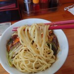 スタミナラーメン三四郎 - スタミナ冷やしダブル（麺２玉）920円　天空麵リフト