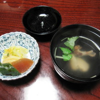 石ばし - 香の物と肝吸い