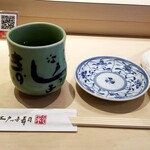 Kanda Edokko Zushi - お茶、おしぼり