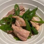 丿貫 - 丿貫(鶏せせりと青葱の黒七味和え)