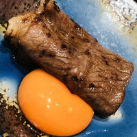 横浜 うしみつ - 三筋は卵黄を絡めていただきます