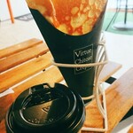 クレープアンドカフェ ヴァーチュ - 2022.6 バナナクリームナッツ(￥490)、カフェラテ ホット(￥230)。
      クレープとカフェインの組み合わせ。