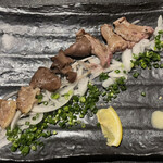 日本の酒と馬の肉 ウマ○ - 馬刺しの炙り三点盛り　1830円