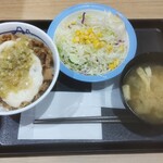 松屋 - ネギとろろ牛めし野菜セット　670円