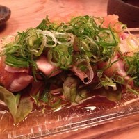 馳走いなせや - 鶏モモのたたき