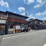 ぎおん徳屋 - なんかアスファルトになって風情がガタ落ち…