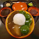 ぎおん徳屋 - 好みに応じて､くずもちには､｢あんこ｣か｢抹茶きな粉｣
      わらびもちには､｢黒蜜｣か｢きな粉｣をトッピング♪