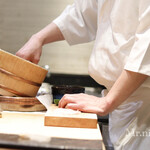 銀座 よこ田 - 目の前で握っていただける