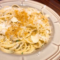 チーズ家 Quelle - 生ペペロンチーノ スパゲッティ カラスミとチーズを添えて