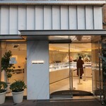 アテスウェイ - 夕方の外観