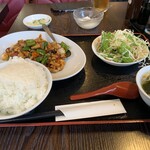 華記食府 - 迫力満点の定食っ！