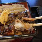 うなぎ処鰻田屋 - 山椒をたくさん振りかけました。