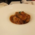 スーツァン・レストラン陳 - 黒毛和牛もも肉と活〆めハモのスパイシーソースかけ