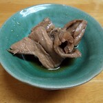 Taishoukaku - 突き出しも旨い。カツオのハラミ煮つけ。