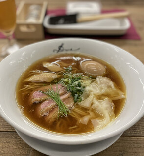 ラーメン ドゥエ エド ジャパン - 醤油らぁ麺〜小豆島のオリーブオイルの香り〜　¥1100