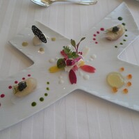 テラコヤ - トラフグ(河豚)、 ジャンボン(豚)、 ずわい蟹、聖護院かぶらのマリアージュ、キャビアとイクラを添えて
                    