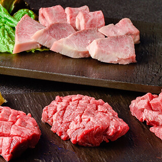 We offer carefully selected Kuroge Wagyu beef from Kagoshima Prefecture in fresh condition!