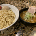 Mendokoro Hasumi - まぐろ豚骨カレーつけ麺