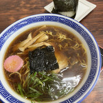 Isamiya - 正油ラーメン 720円　おにぎり（うめ）180円