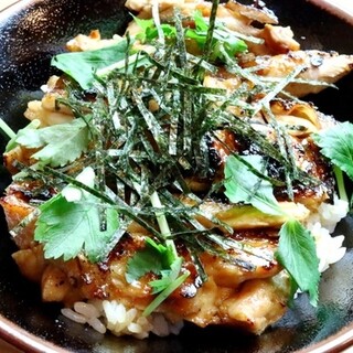 11時30分から元気に営業！昼飲みやお得なランチセットも♪