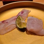 鮨 さかい - ⑤真鯛(福岡県姪浜産、3.5kg、朝〆)
      産卵期は春～初夏、旬は秋～晩冬
      
      ⑥炭火炙り九絵(佐賀県唐津産、3kg、雌、2日寝かせ)
      産卵期は初夏～夏、旬は冬～初夏。