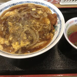 中華料理 高井田 桃花林 - 中華カツ丼にはスープ付き