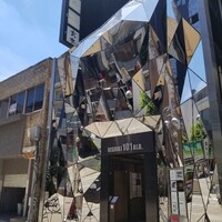 玄水 - お店は名古屋の夜の繁華街の中心部にあるテナントビルの1Fにある。