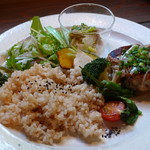 草々徒 - ランチB（きのこソースで食べる野菜ごろごろヘルシーハンバーグ+玄米+サラダ+白菜ときのこの煮浸し+季節の焼き野菜、2013年2月）