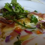 レストラン マサヒロ・ニシムラ - チーズ寄せと生ハム・・色鮮やかなソースと食用花を・・