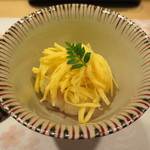 新ばし 星野 - まずは錦糸玉子の乗った蒸しずしです。