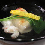 新ばし 星野 - 中には焼いたぐじ、車エビなどさりげなく贅沢です。