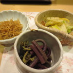 新ばし 星野 - ご飯のお伴はワラビの酢漬け、ジャコのつくだ煮、白菜の漬物に・・・