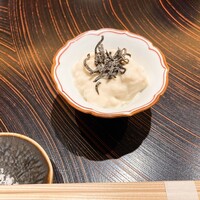 玄水 - 最初の蕎麦豆腐　上に塩昆布が載っています。