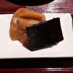 銀座 稲葉 - お漬物代わりの梅干しと昆布の佃煮