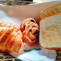 万平ホテル メインダイニングルーム - アメリカンブレックファストのパンも美味しい