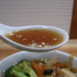 中華 みず谷 - 五目湯麺スープリフトアップ