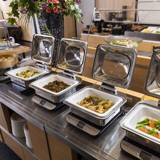 毎月メニューが変わるランチバイキング！