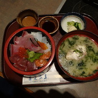 日本料理てら岡 中洲本店 - 海鮮丼800円