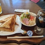 COFFEE&SNACK ぶる - ホットサンドセット、アイスコーヒーで