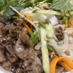 さいとう食堂 - 【ブンティッドヌン】混ぜて食べる和え麺！ハーブ香る焼肉がだいすき♡